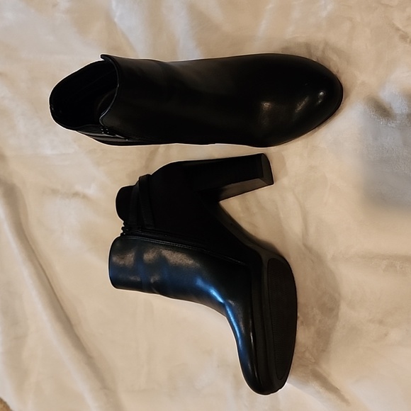 Boot - Picture 2 of 3